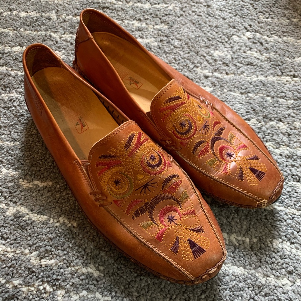 Pikolinos brown leather loafers with embroidery 41